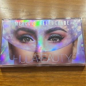 Huda Beauty mercury Retrograde Palette